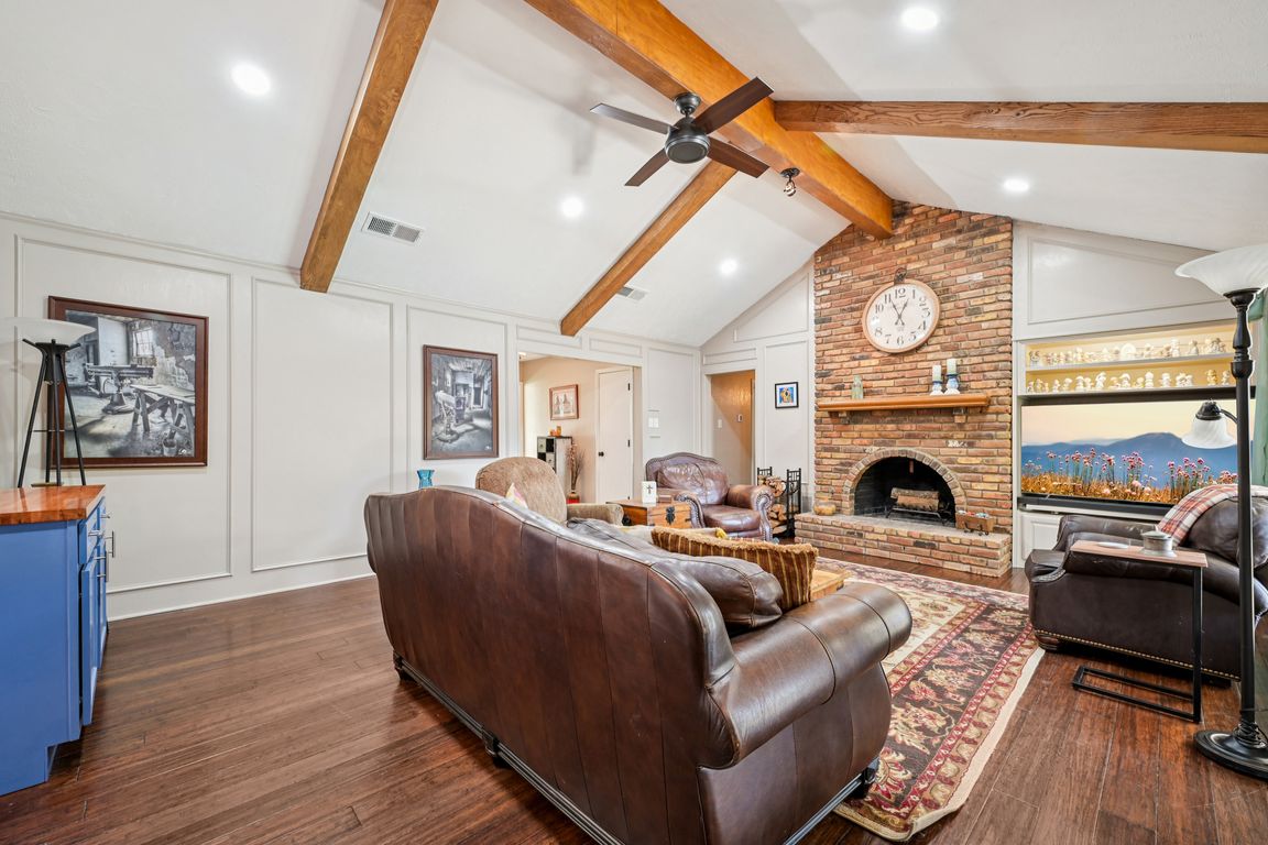 next background image