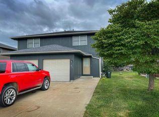 611 Glen Ct, Lansing, KS 66043