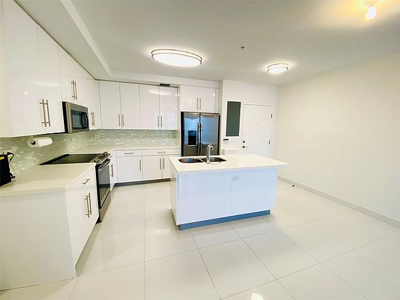 5th image of 2651 NE 212th Terrace #306