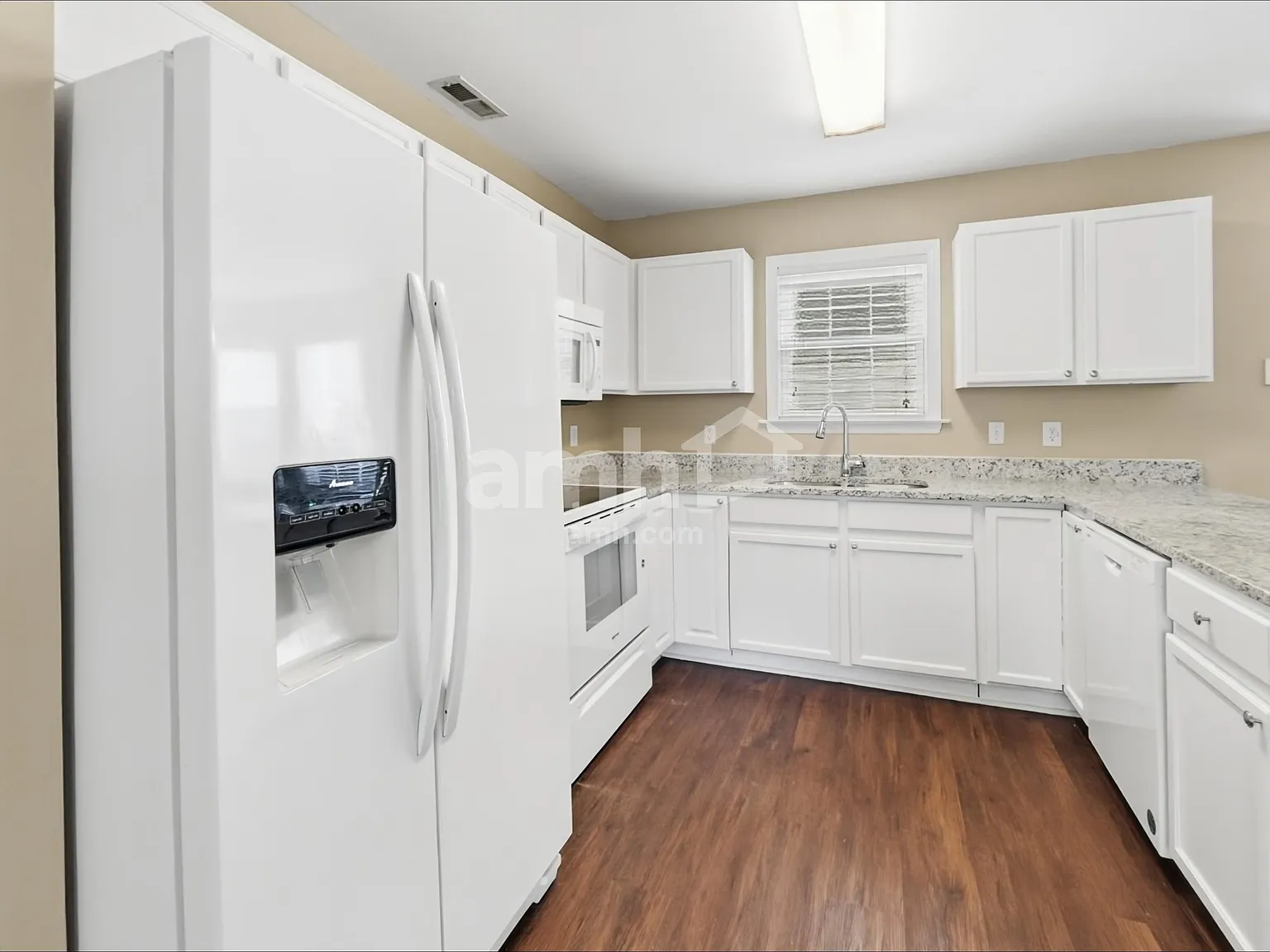 4 bed, 2.5 bath, 2067 sqft, $2,290 — Photo 3