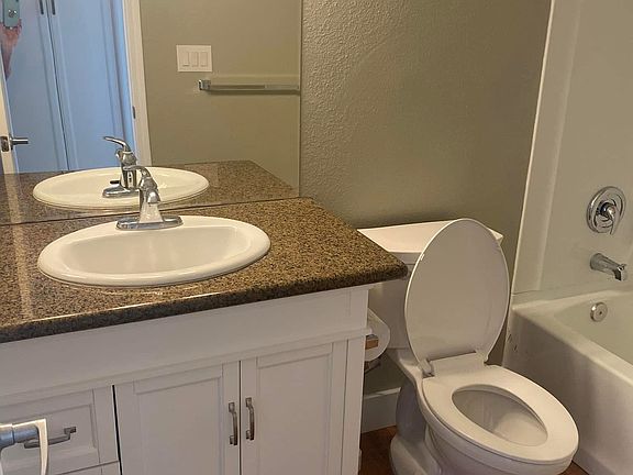 4th image of 4440 Cherokee Ave APT 7