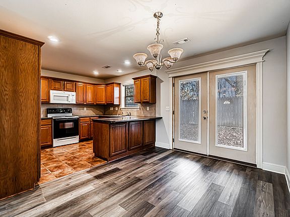 5th image of 804 Baker St NW