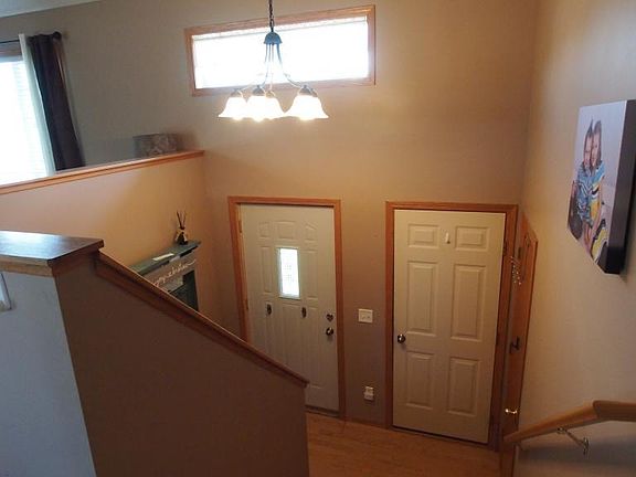 3rd image of 634 Cottonwood St NE