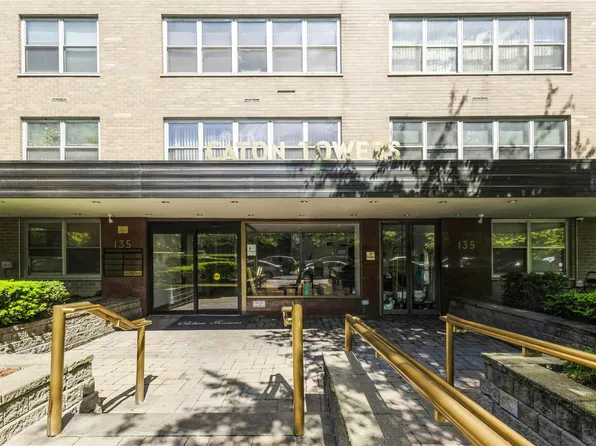 135 Ocean Parkway #10L, Brooklyn, NY 11218