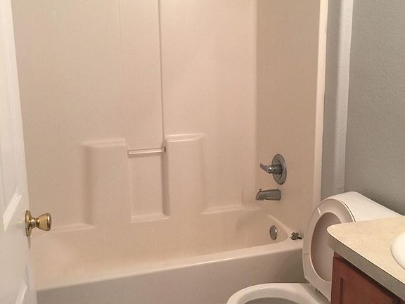 5th image of 17 Puritan Ln