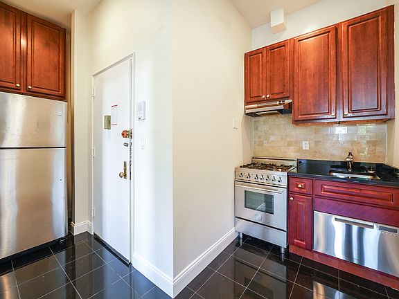 2nd image of 25 W 87th St #4N