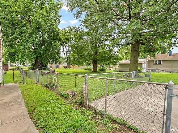 3rd image of 2228 Nevada Ave