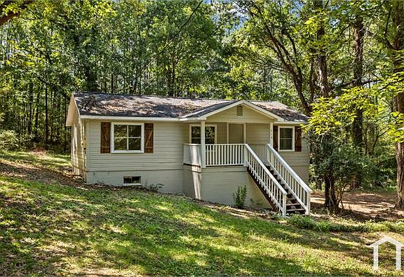 3rd image of 716 Crescent Ridge Rd