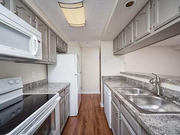 4th image of 904 Jessicas Ln APT D