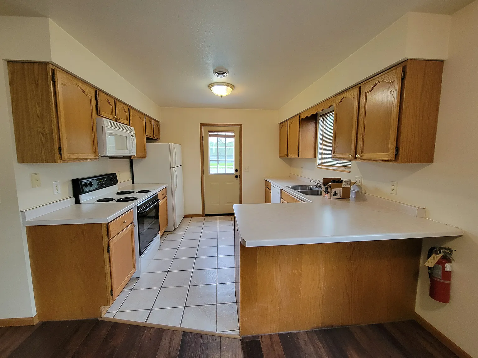 5 bed, $1,900 — Photo 4
