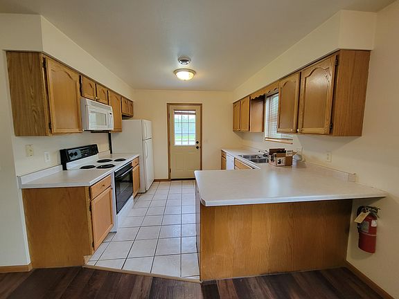 4th image of 1716 5th St E #B