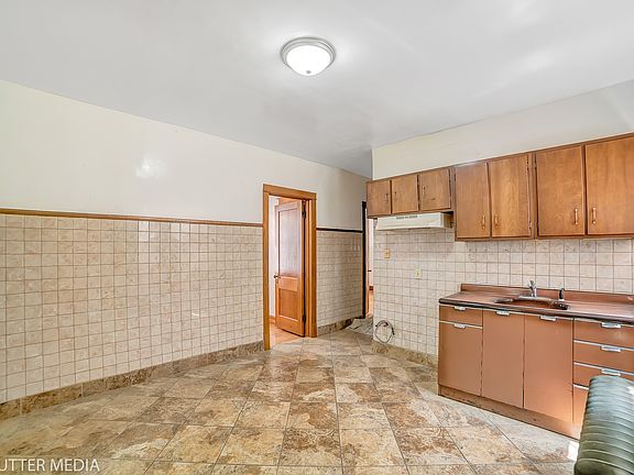 5th image of 1635 S 49th Ave