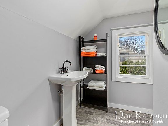 5th image of 7056 Madison Ave SE