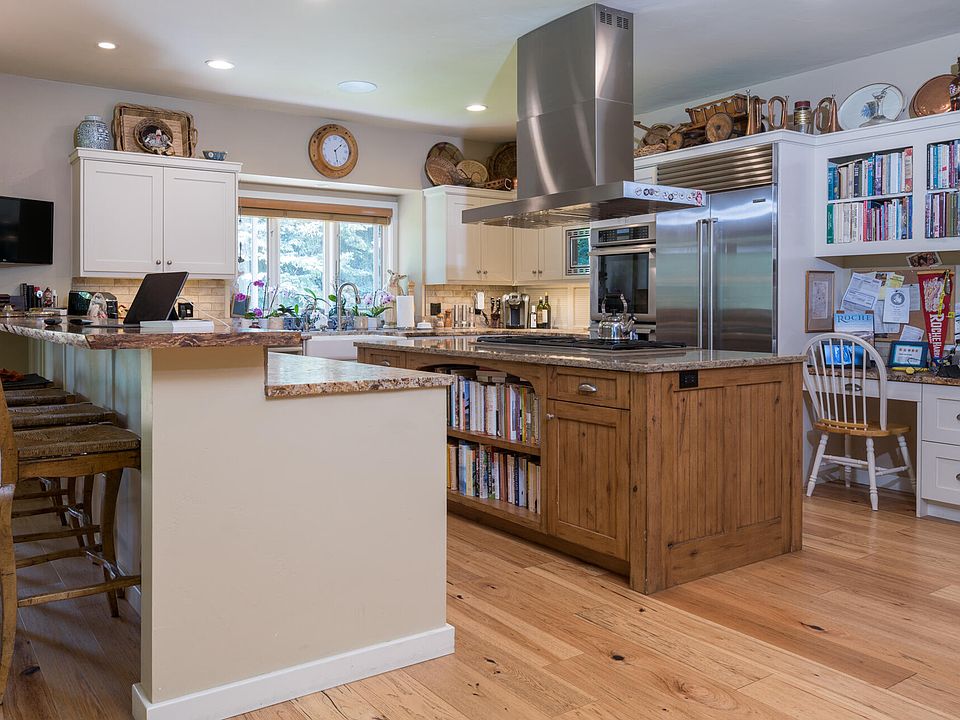 1st image of 102 Willow Rd