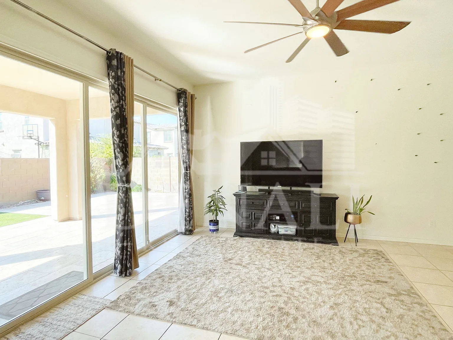 3 bed, 2.0 bath, 1712 sqft, $2,495 — Photo 4
