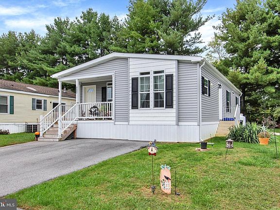 2nd image of 717 Laura Ln