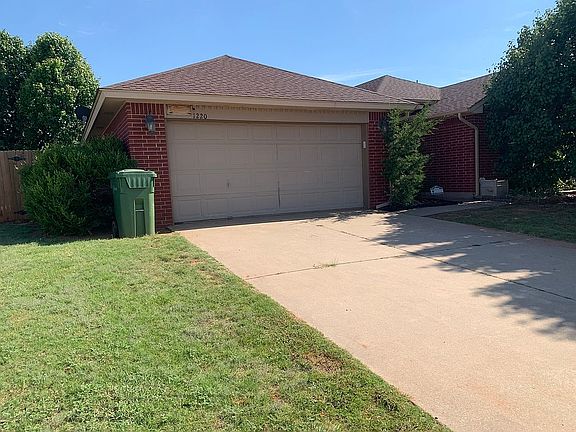 3rd image of 1220 Eastview Cir