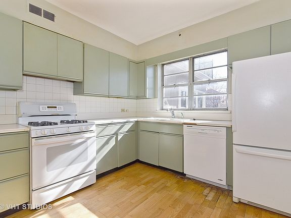 3rd image of 6605 N Sacramento Ave