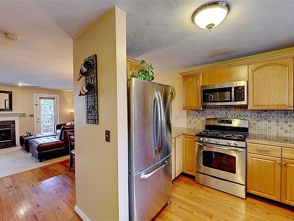 3rd image of 1603 Plainfield Pike APT E4