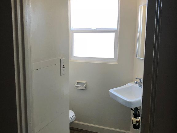 3rd image of 2776 W Broadway