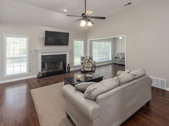 4th image of 1094 Heather Lake Dr