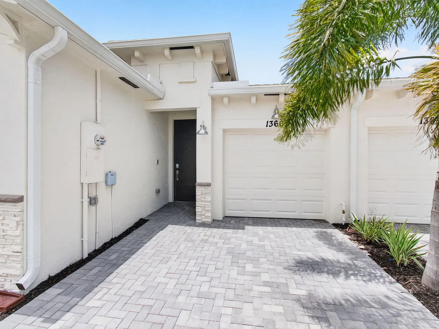 2 bed, 2.0 bath, 1308 sqft, $3,800 — Photo 3