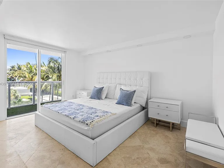 2457 Collins Ave #406 — Photo 5