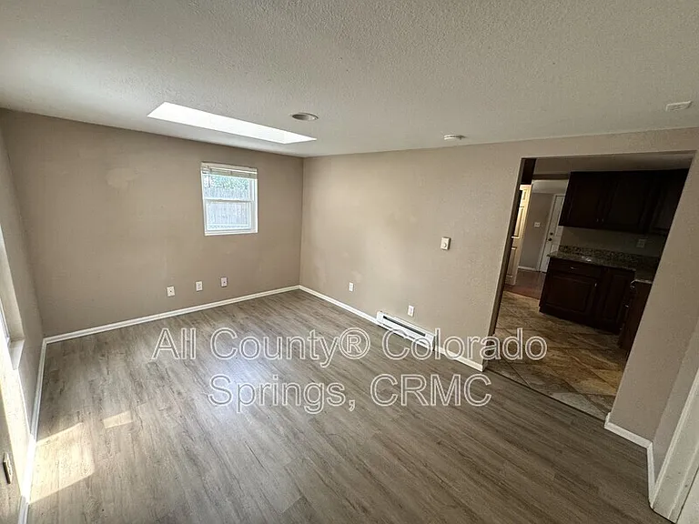 822 S Logan Ave — Photo 3