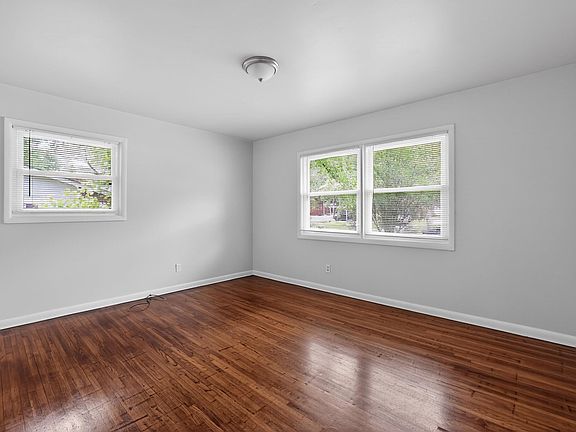 4th image of 394 Fernbrook Ave
