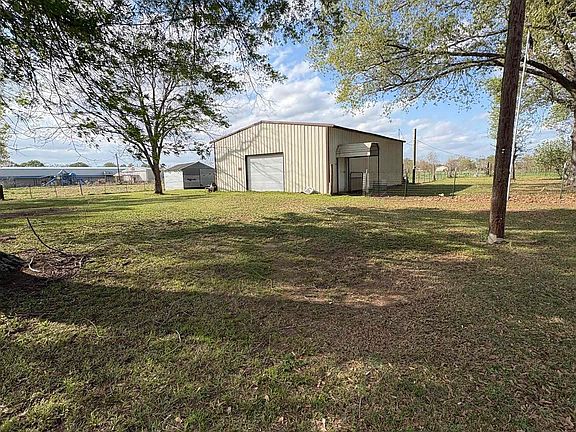 3rd image of 161 Ellis Ln