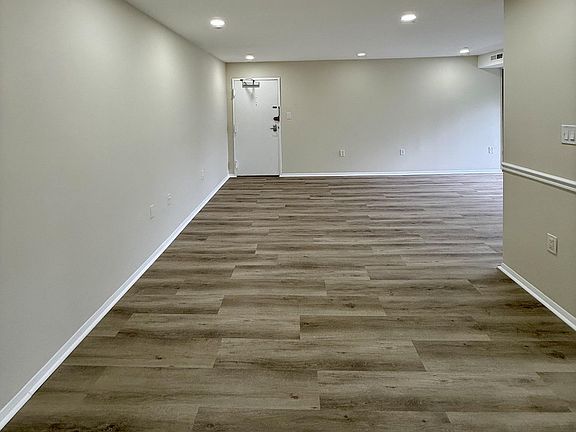 3rd image of 5608 Bloomfield Dr APT 201