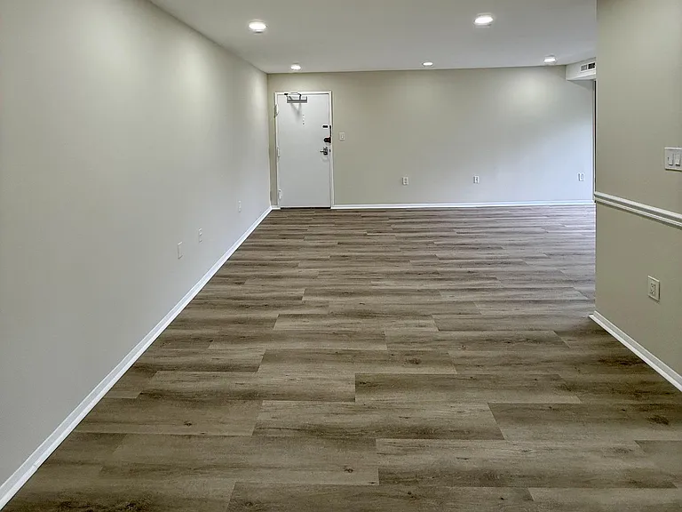 5608 Bloomfield Dr #201 — Photo 3