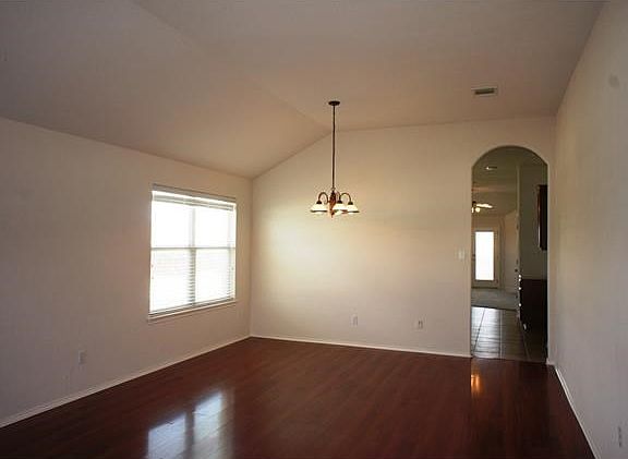 3rd image of 164 Ashwood N