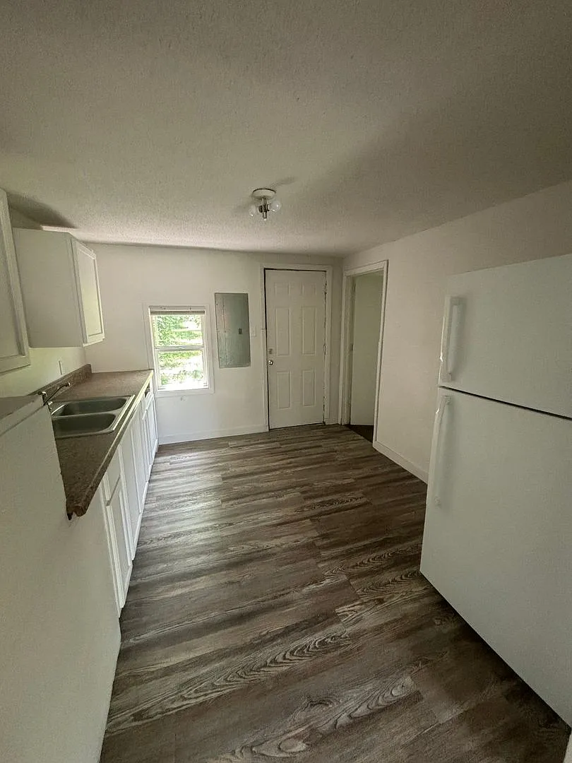 Charming home 2 bed 1 bath — Photo 3