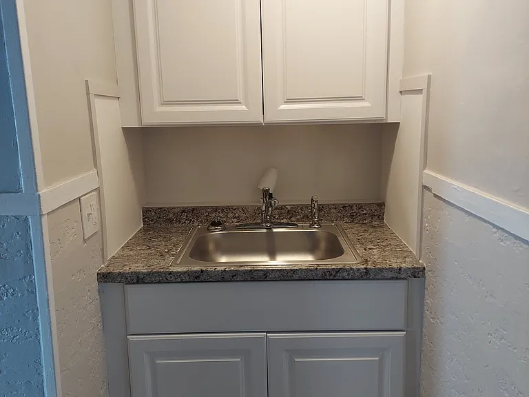 146 Walker St #5 — Photo 3