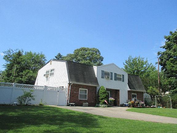 2nd image of 10 Ramsy Ln