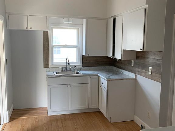 3rd image of 430 Park Pl