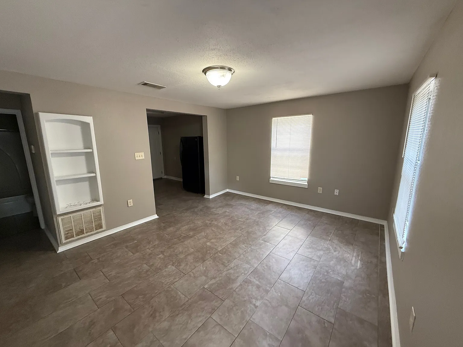 2 bed, 672 sqft, $800 — Photo 3