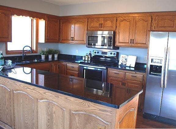 3rd image of 10216 Hilltop Court