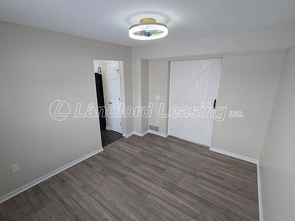 5th image of 35330 Oxford Ct