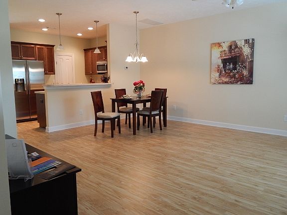 4th image of 140 Rosewood Pl #140