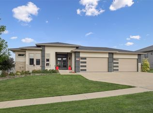 3895 Sandstone Point, Waukee, IA 50263