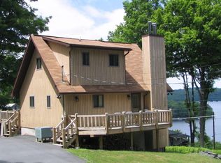 157 Lakeview Dr, Dingmans Ferry, PA 18328