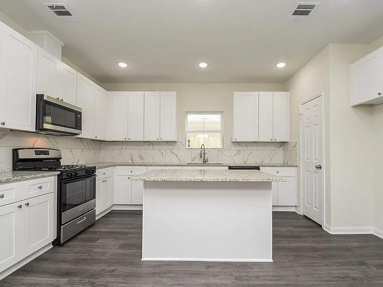 2819 Topiary Ln — Photo 9