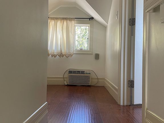 2nd image of 761 N Raymond Ave