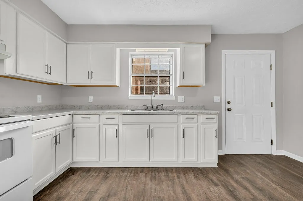 Eastwood Apts — Photo 3