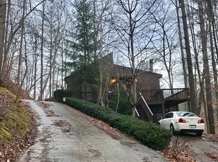207 Cliff View Ln, Hazard, KY 41701