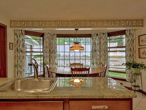 3rd image of 115 Laconia Cir