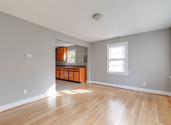 4th image of 5315 Parker St