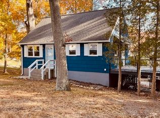 15 Oakwood Rd, Niantic, CT 06357